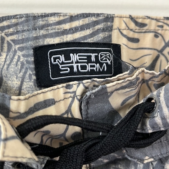 Quiet Storm Men's 8" Inseam Banana Leaf Bathing Suit Size 36 - Picture 7 of 11